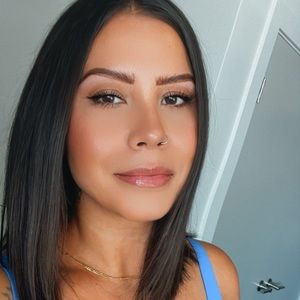 Meet your Posher, Cynthia